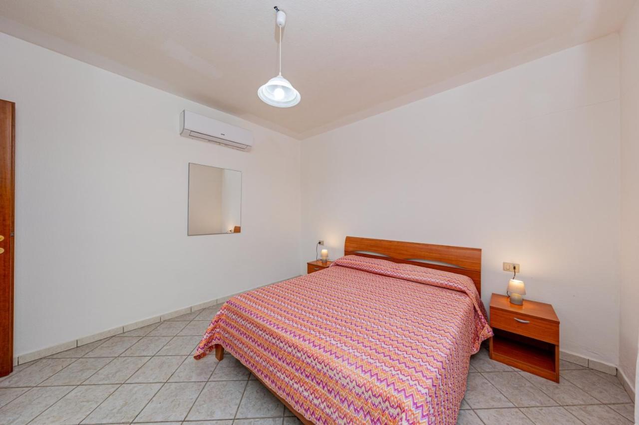 Appartamento Residenziale Trilocale 6 Posti Letto Via Sardegna San Teodoro San Teodoro  Eksteriør bilde