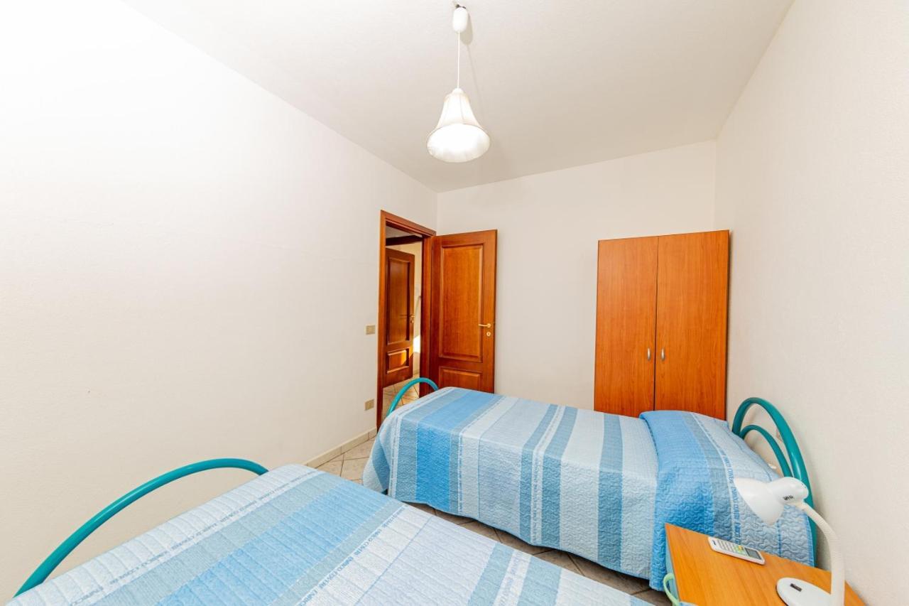 Appartamento Residenziale Trilocale 6 Posti Letto Via Sardegna San Teodoro San Teodoro  Eksteriør bilde